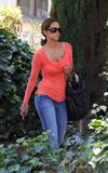 th_70757_Halle_Berry_visits_a_friend_in_the_Hollywood_Hills_07_122_1005lo.jpg