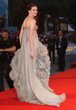 http://img125.imagevenue.com/loc1198/th_14242_Anne_Hathaway-Rachel_Getting_Married_premiere_during_the_65th_Venice_Film_Festival-36_122_1198lo.jpg