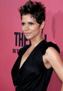 th_77036_HalleBerryAttendingLAPremiereOfTheCallTheArclightTheaterInHollywoodCa03.05.201323_122_171lo.jpg