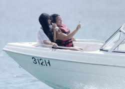 th_380822177_RihannaenjoysafunridewithfriendsonaboatinBarbados_136_122_182lo.jpg