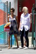 th_27832_HalleBerryGroceryShoppingPickingNahlaUpFromSchool05.13.201366_122_2lo.jpg