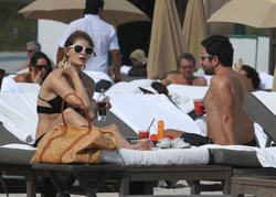 http://img125.imagevenue.com/loc415/th_311774265_Mischa_Barton_Bikini_Candids_on_the_Beach_in_Miami_December_27_2011_094_122_415lo.jpg