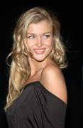 th_01649_JoannaKrupa_19_van2000_122_445lo.jpg