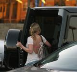 http://img125.imagevenue.com/loc624/th_40119_babayaga_Hilary_Duff_candid_shopping_in_Tocula_Lake_08-20-2008_16_123_624lo.jpg