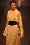 th_34810_md-lerage.com-fw04-rtw-paris-w-lanvin-003-kpnr5lex_122_894lo.jpg
