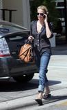 th_64200_CharlizeTheroncandids_8110_122_943lo.jpg